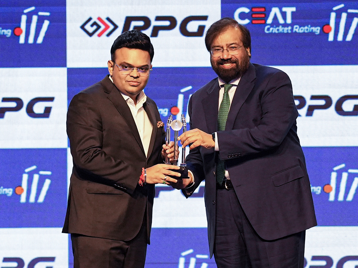 CEAT Cricket Award function in Mumbai Photos12