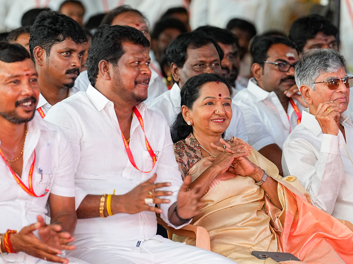 Tamilaga Vettri Kazhagam President Vijay during the party flag 8