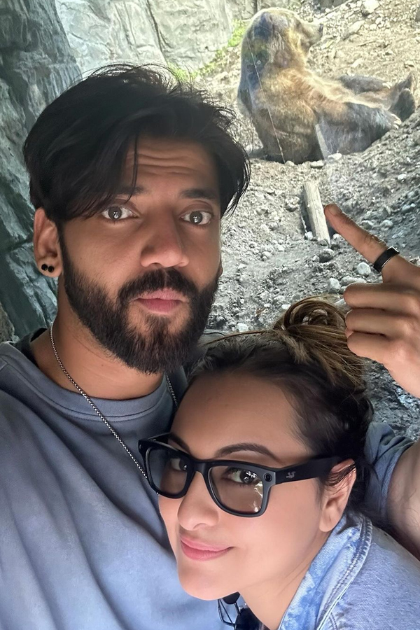 Actress Sonakshi Sinha And Zaheer Iqbal Enjoying Honeymoon In US2