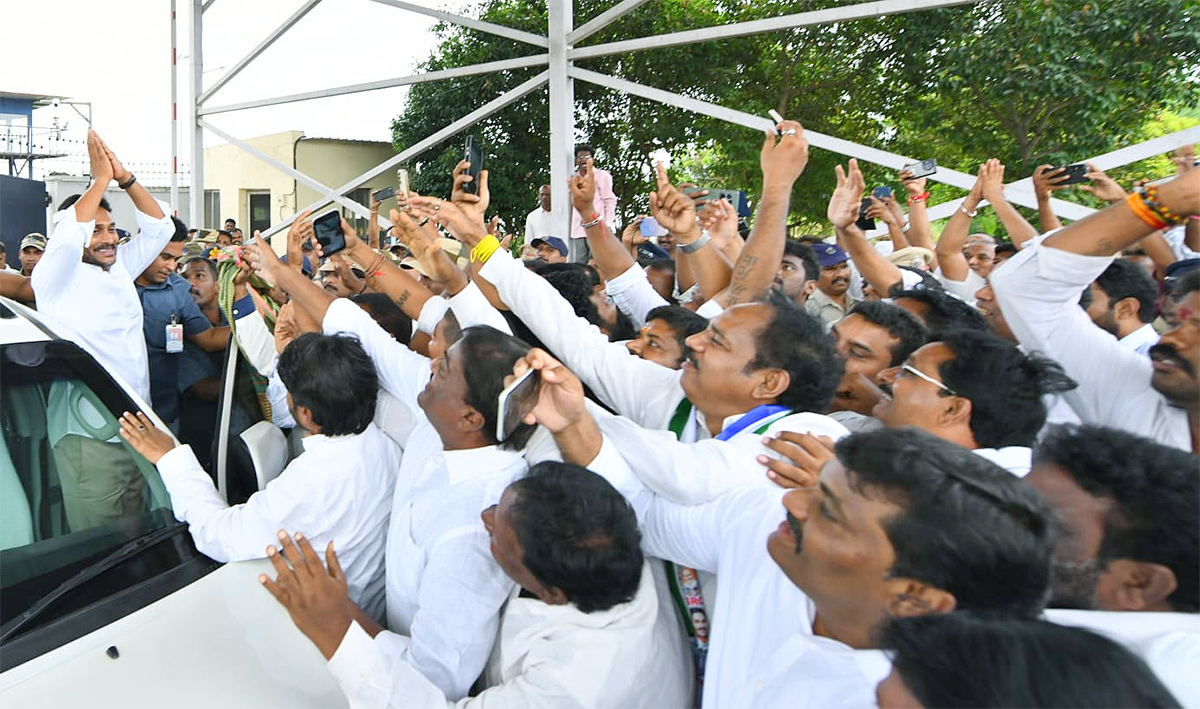 YS Jagan Visits Anakapalle Atchutapuram Sez Incident Photos 10