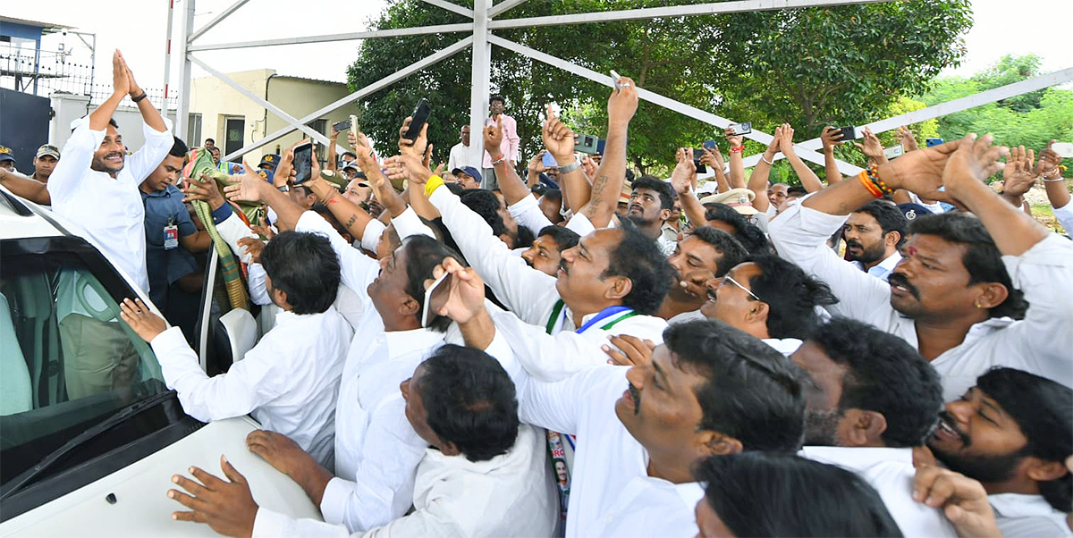 YS Jagan Visits Anakapalle Atchutapuram Sez Incident Photos 11