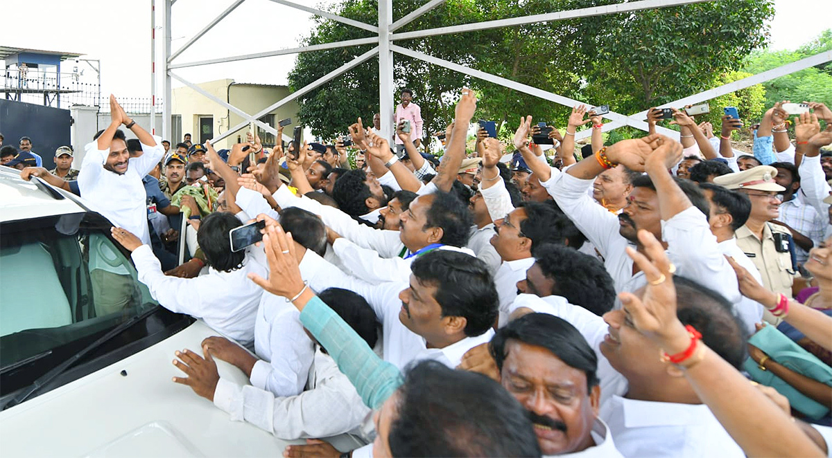 YS Jagan Visits Anakapalle Atchutapuram Sez Incident Photos 13