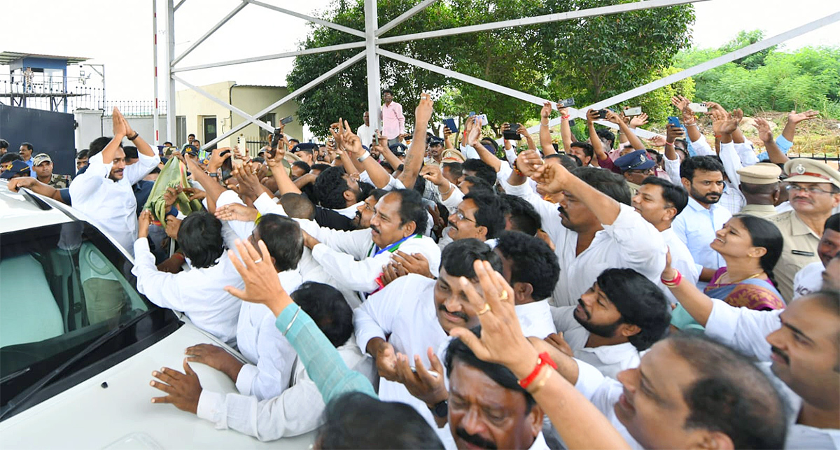YS Jagan Visits Anakapalle Atchutapuram Sez Incident Photos 14