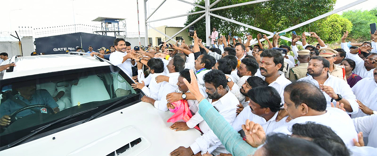YS Jagan Visits Anakapalle Atchutapuram Sez Incident Photos 16