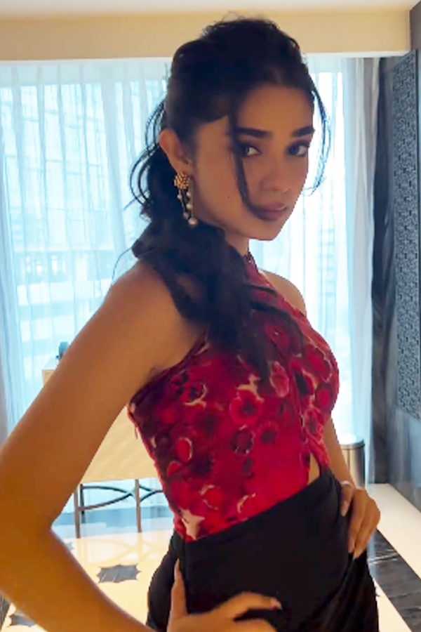 Krithi Shetty Mesmerizing Photos In Pink Dress11