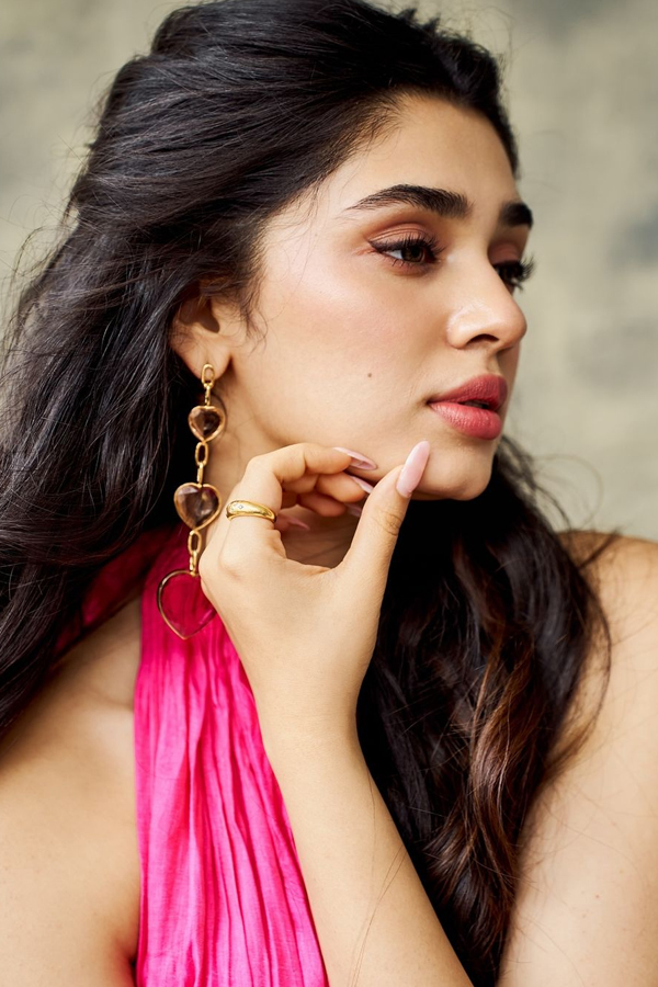 Krithi Shetty Mesmerizing Photos In Pink Dress9