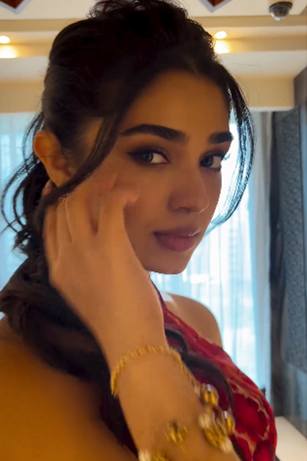 Krithi Shetty Mesmerizing Photos In Pink Dress10