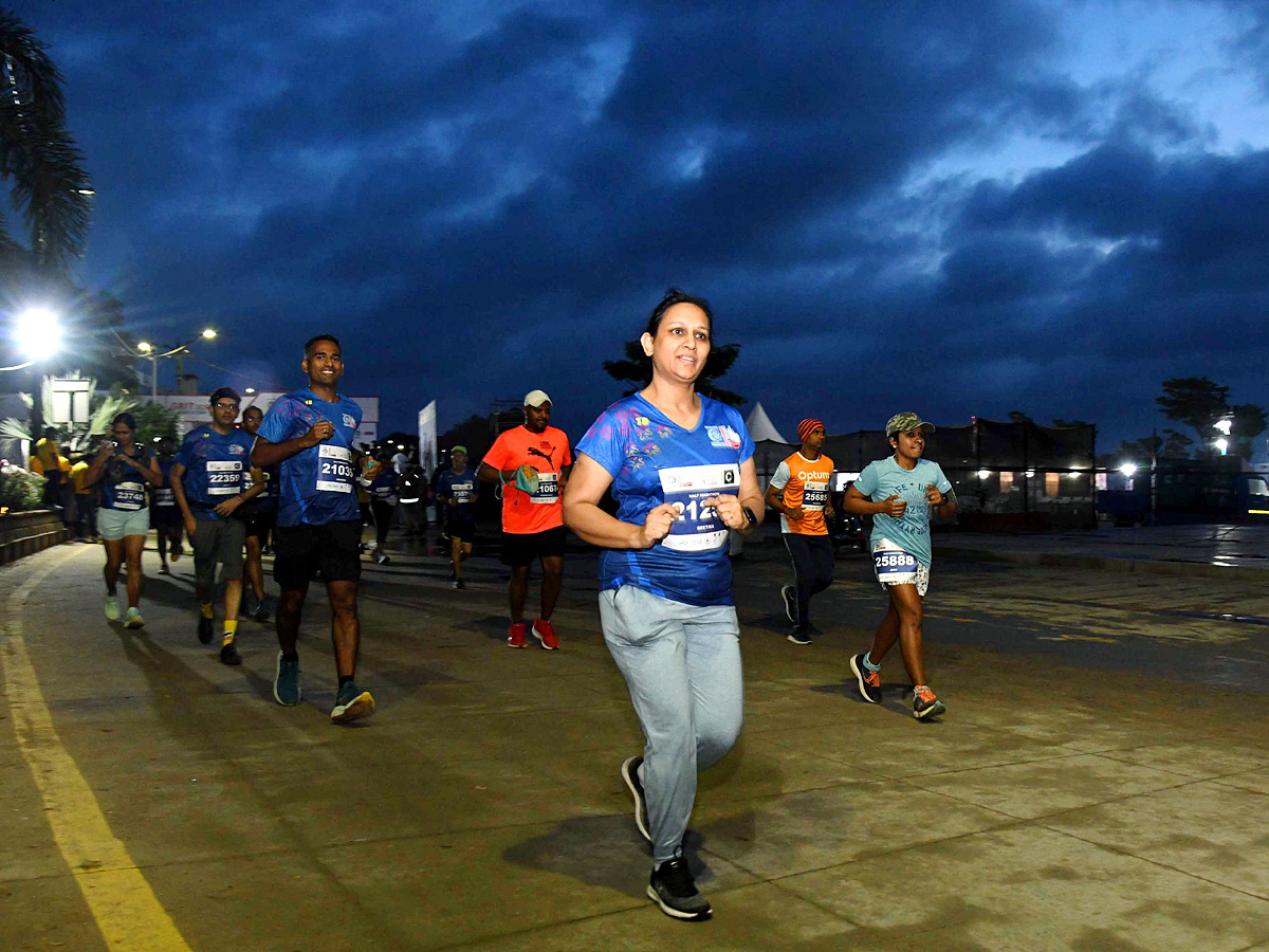 Hyderabad Marathon 2024: 5K Run At PEOPLE'S PLAZA Photos13