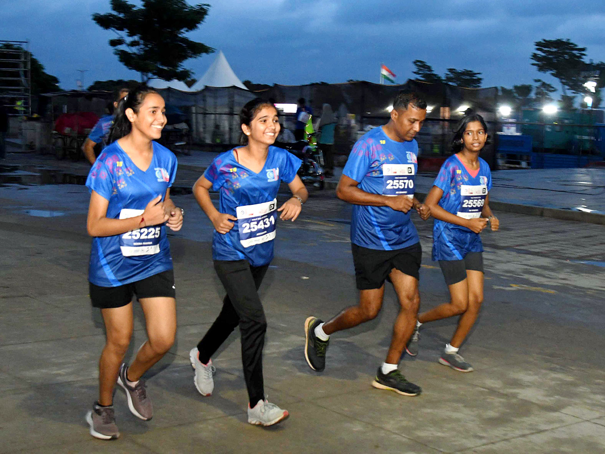 Hyderabad Marathon 2024: 5K Run At PEOPLE'S PLAZA Photos6