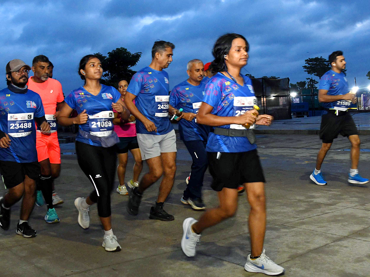 Hyderabad Marathon 2024: 5K Run At PEOPLE'S PLAZA Photos9