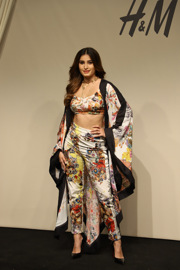 Anamika Khanna Fashion H&M Limited Fashion Collection Photos Viral17