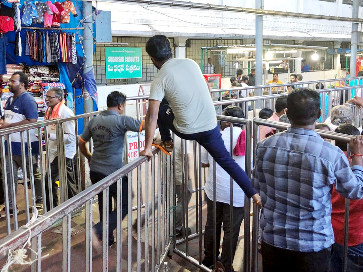 Devotee Rush Continues at Tirumala Photos15