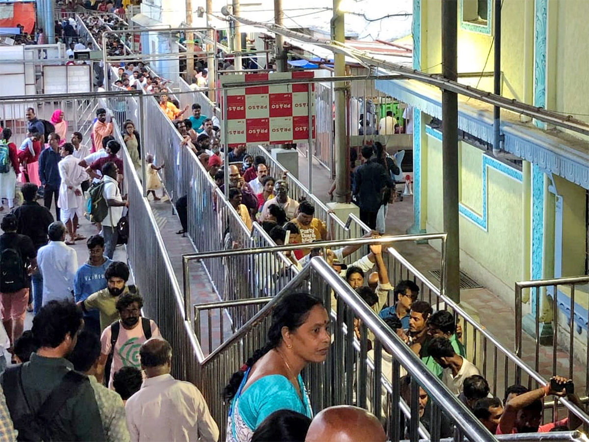 Devotee Rush Continues at Tirumala Photos16