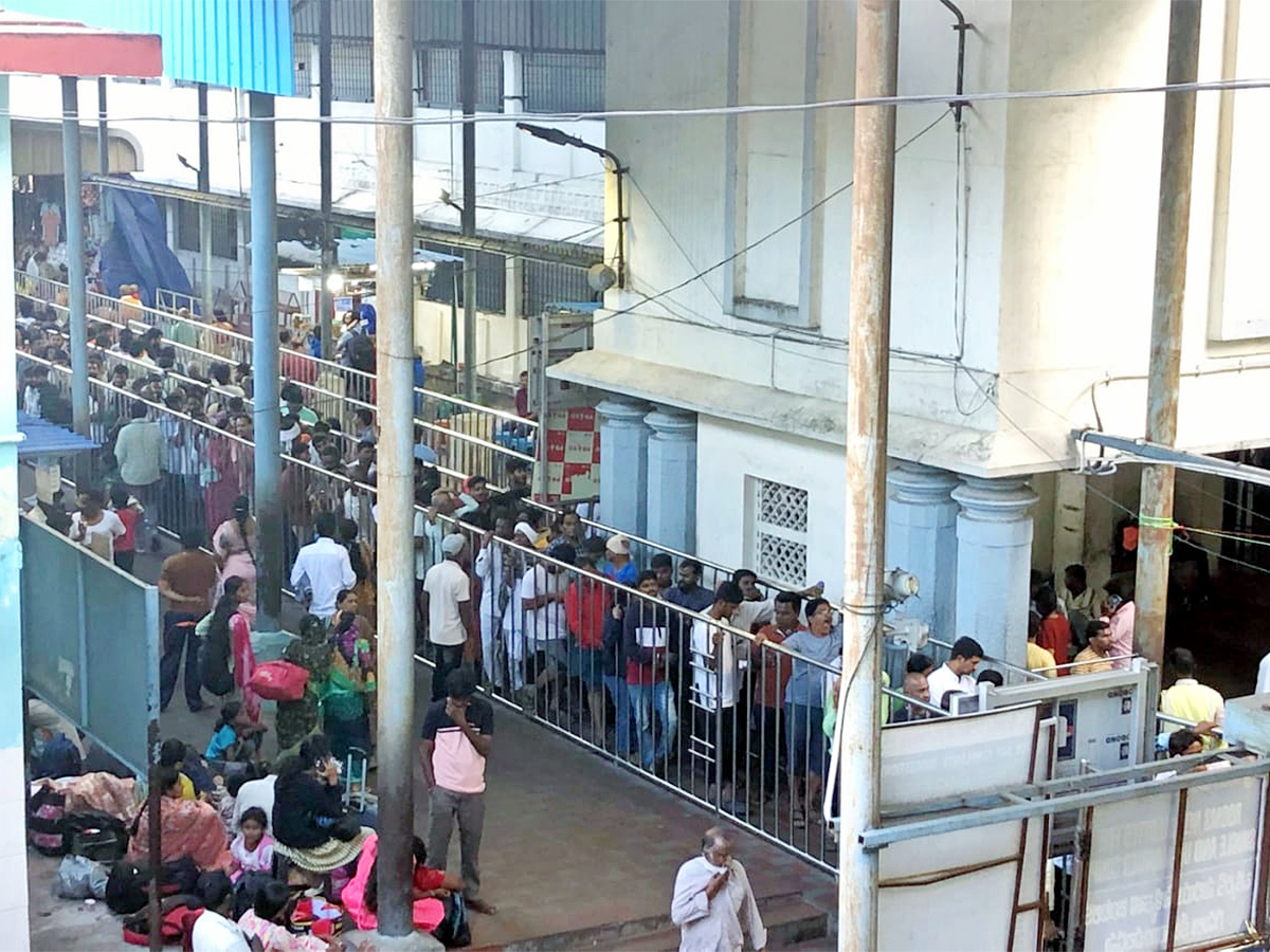 Devotee Rush Continues at Tirumala Photos17