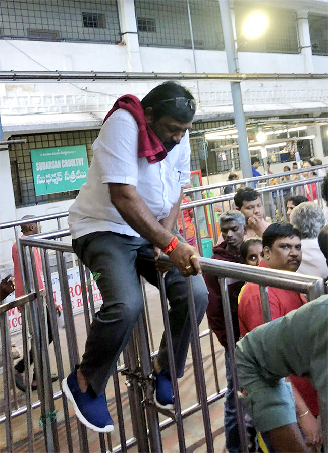 Devotee Rush Continues at Tirumala Photos19