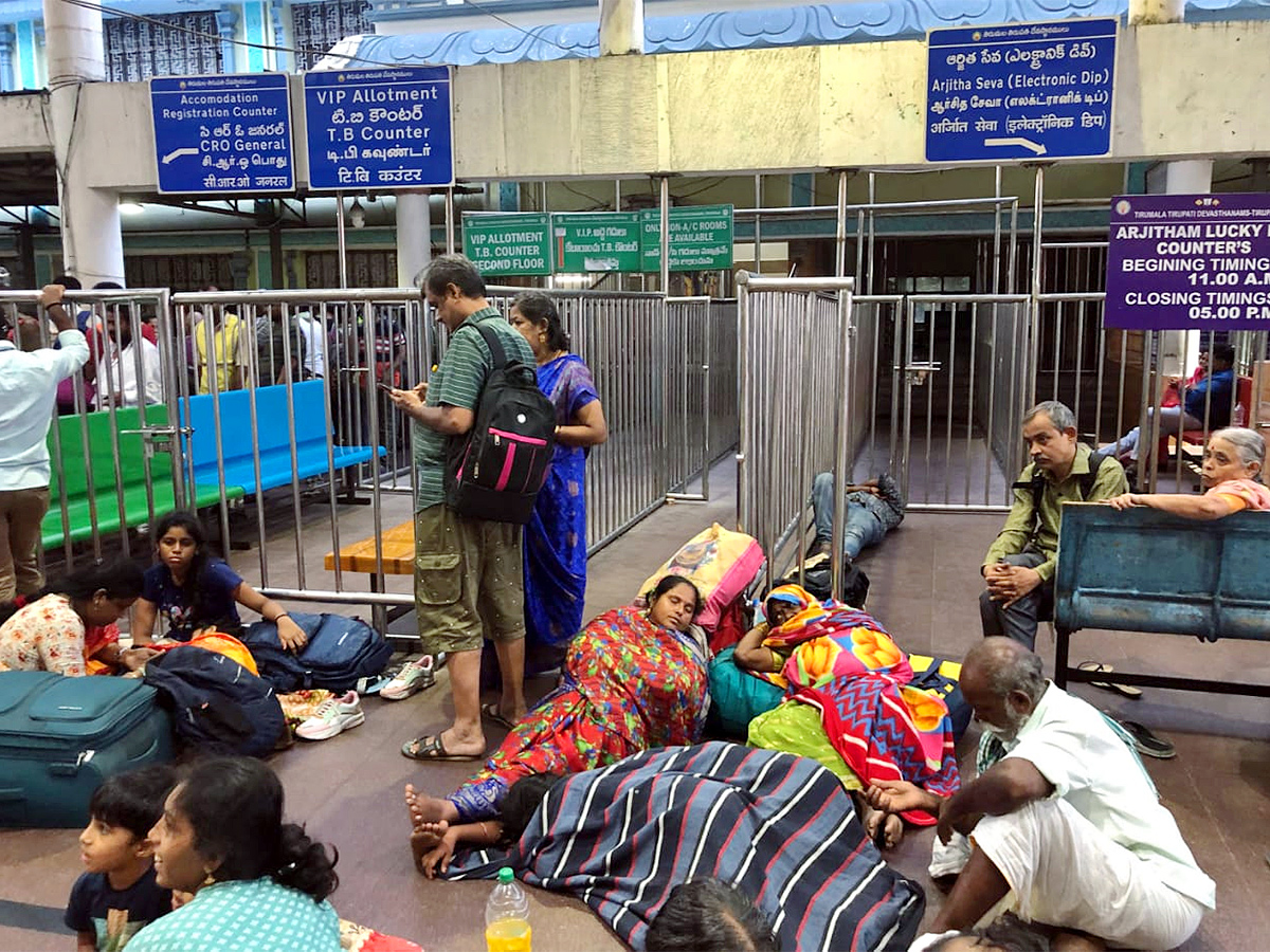 Devotee Rush Continues at Tirumala Photos4
