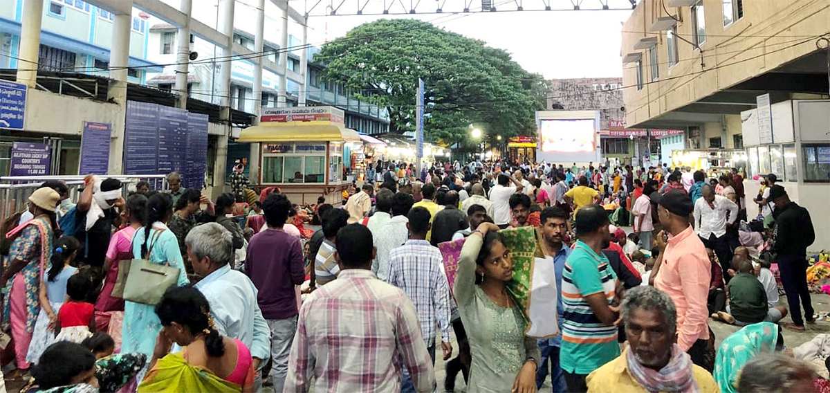 Devotee Rush Continues at Tirumala Photos9