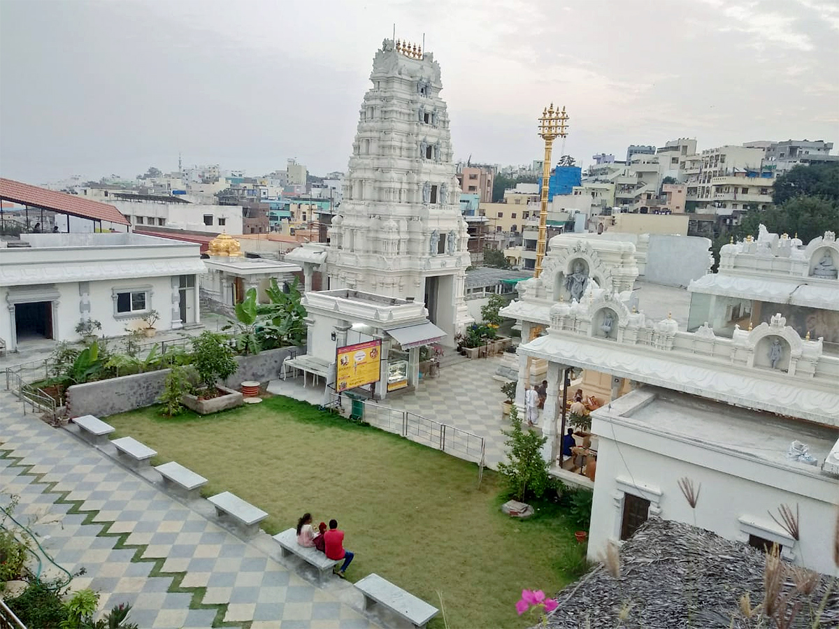 Hare Krishna Golden Temple at Banjara Hills Photos2