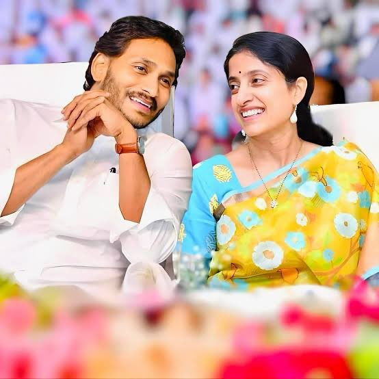 Happy Marriage Anniversary YS Jagan Mohan Reddy and Ys Bharathi Reddy14