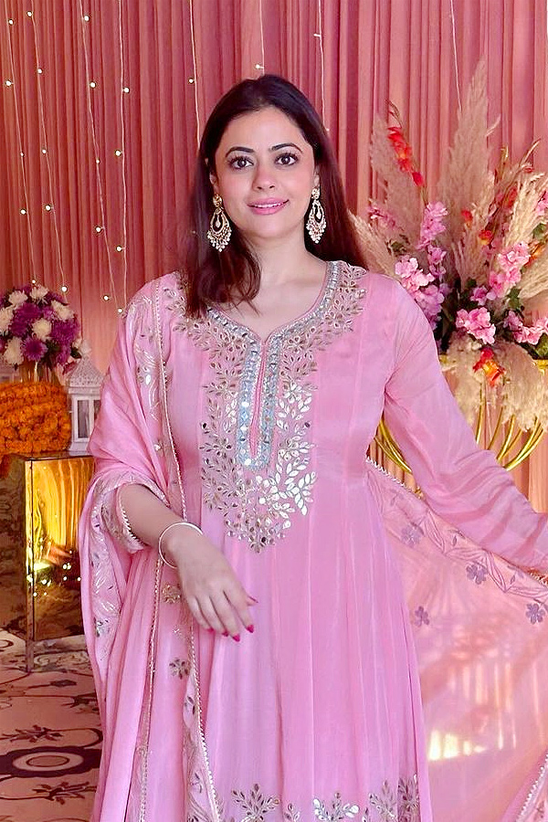 Guess The Heroine? Sports presenter To Tollywood Heroine Photos2