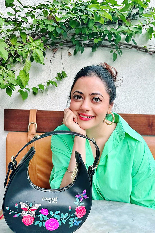 Guess The Heroine? Sports presenter To Tollywood Heroine Photos12