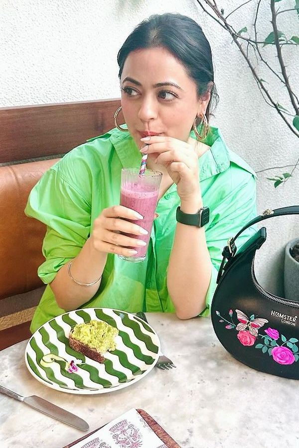 Guess The Heroine? Sports presenter To Tollywood Heroine Photos14