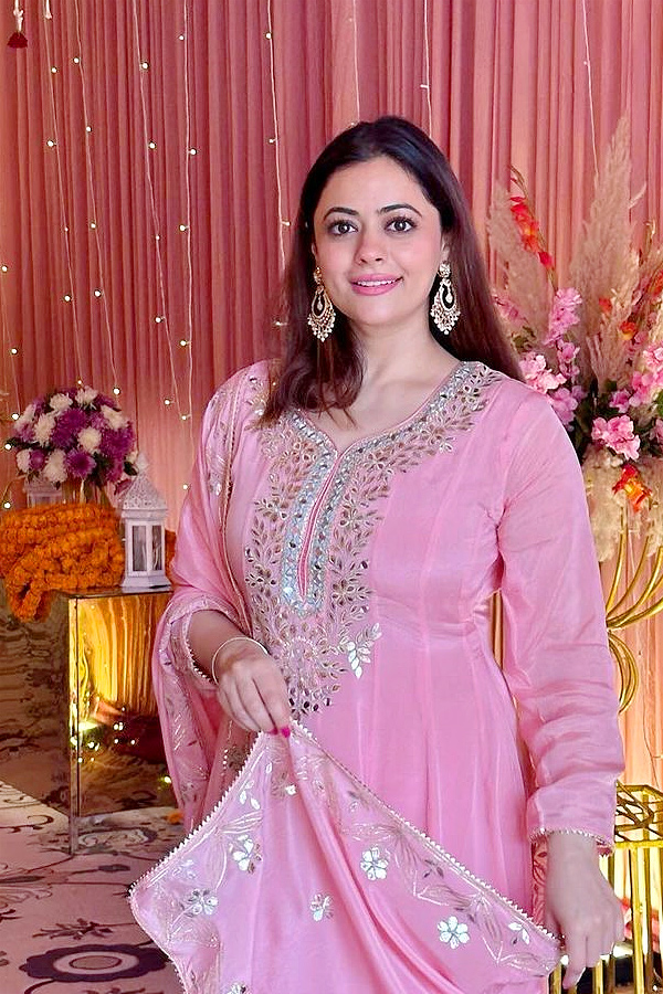 Guess The Heroine? Sports presenter To Tollywood Heroine Photos4