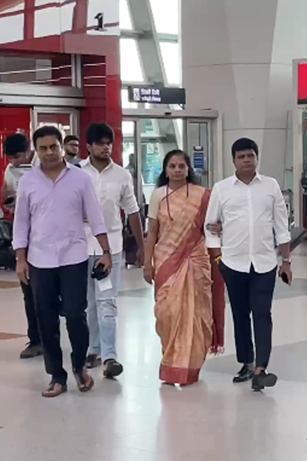 Kalvakuntla Kavitha Returned To Hyderabad Photos Viral6
