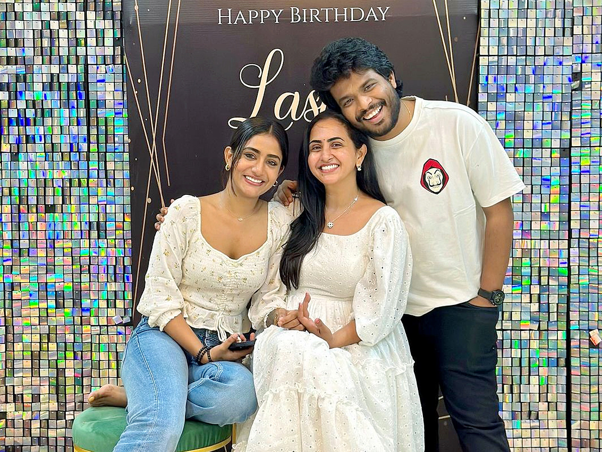 Anchor Lasya Grand Birthday Celebrations With Television stars Photos Goes Viral16