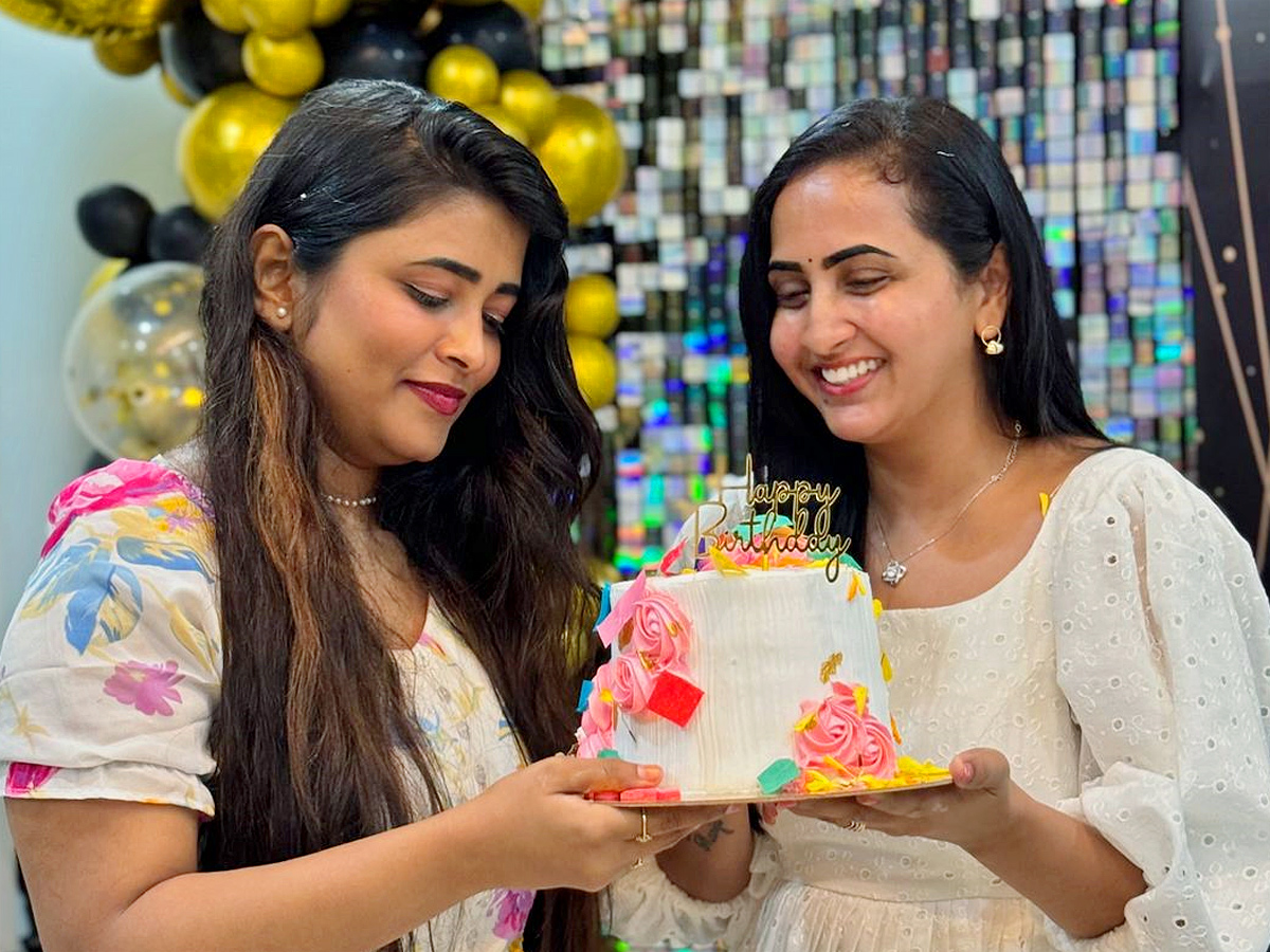 Anchor Lasya Grand Birthday Celebrations With Television stars Photos Goes Viral4