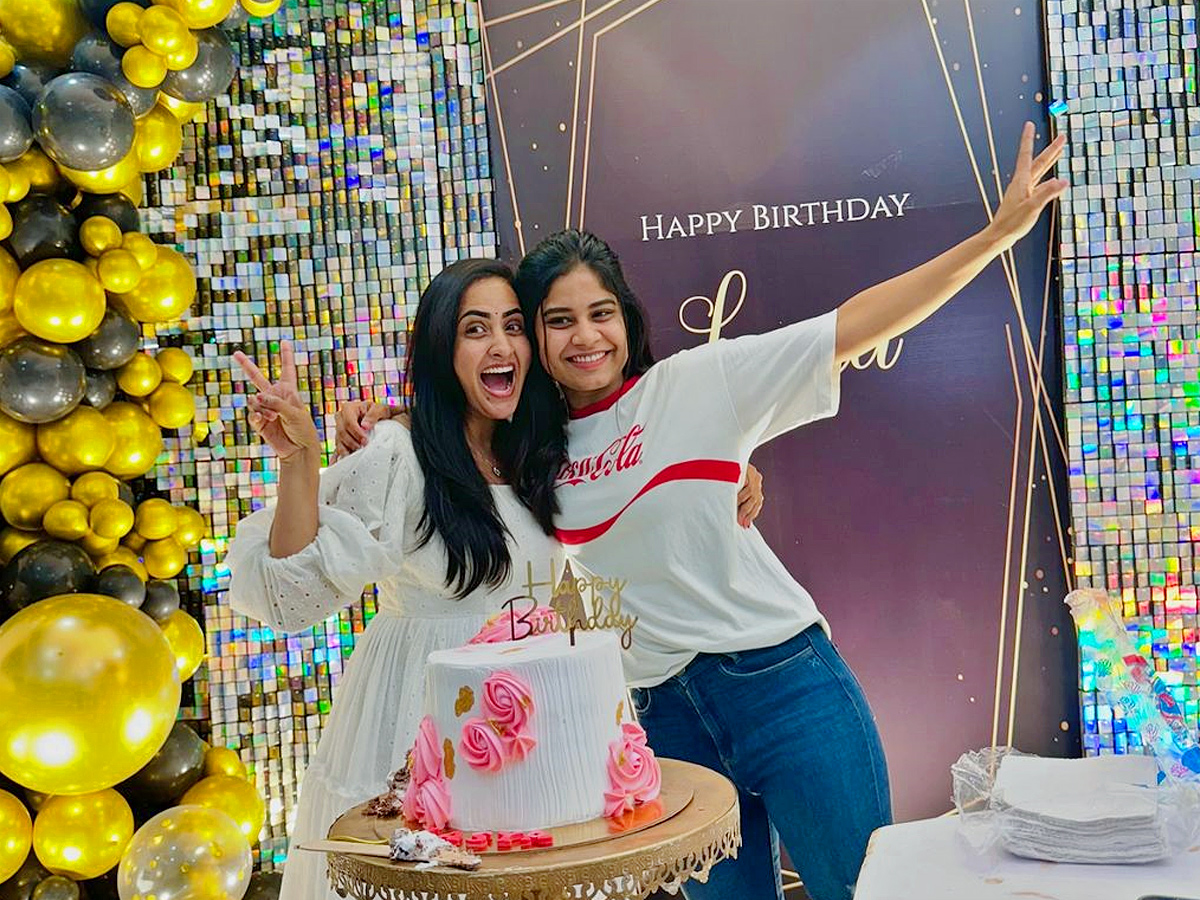 Anchor Lasya Grand Birthday Celebrations With Television stars Photos Goes Viral6