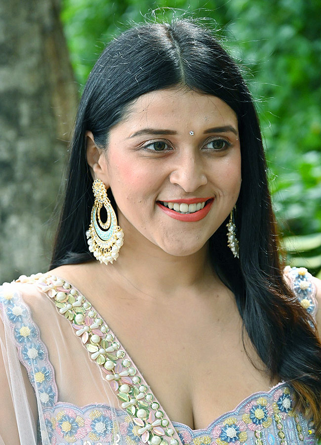 Actress Mannara Chopra Photos2