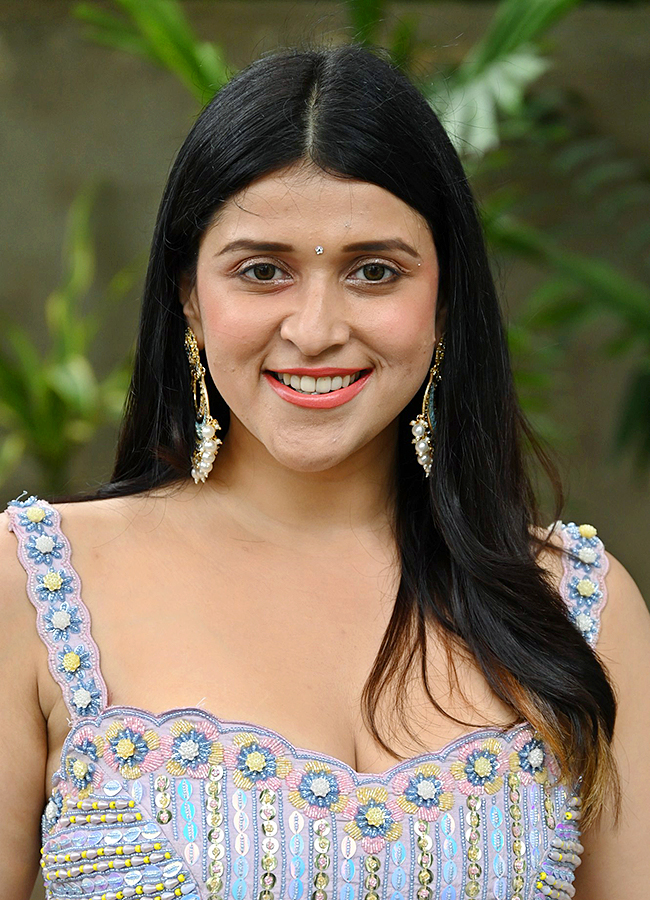 Actress Mannara Chopra Photos5