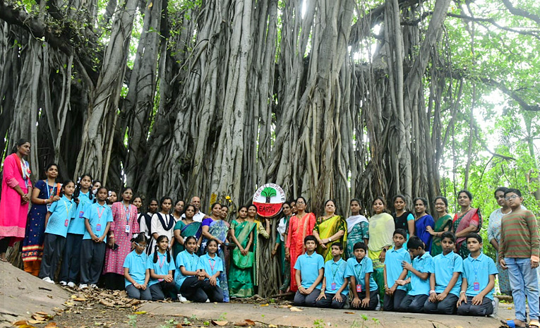 Students tie Rakhi to hundred years of history old banyan tree in Visakhapatnam Photos10