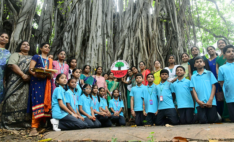 Students tie Rakhi to hundred years of history old banyan tree in Visakhapatnam Photos12