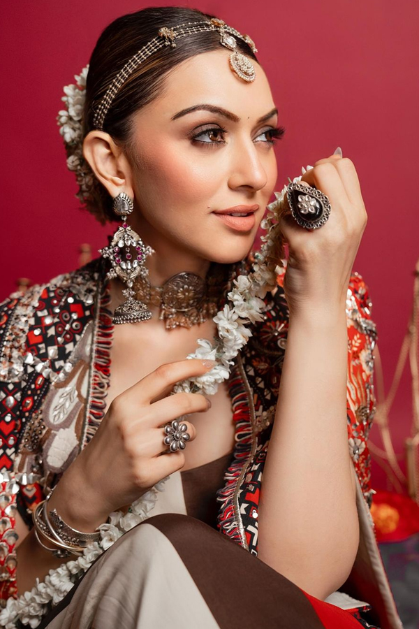 Actress Hansika Motwani Stunning Photos With Jasmine Flowers12
