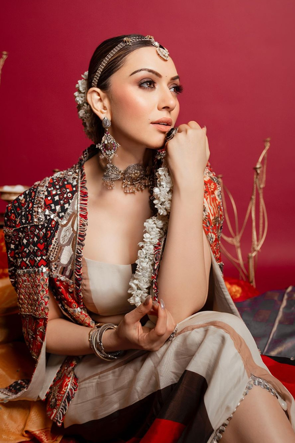 Actress Hansika Motwani Stunning Photos With Jasmine Flowers5