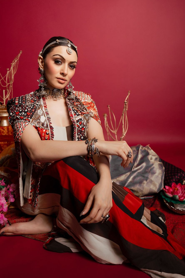 Actress Hansika Motwani Stunning Photos With Jasmine Flowers9