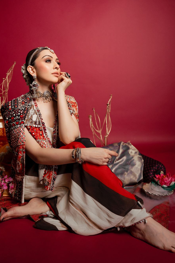 Actress Hansika Motwani Stunning Photos With Jasmine Flowers10