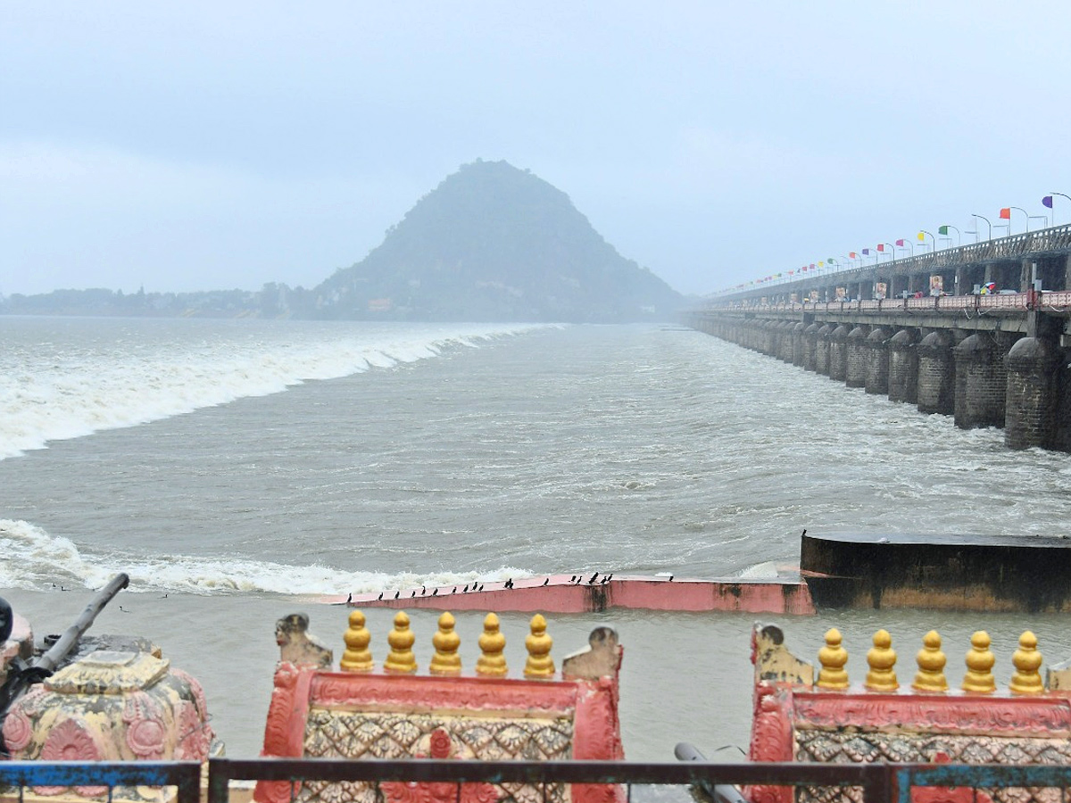 Heavy rains cause disruption in several parts of Andhra Pradesh Photos11