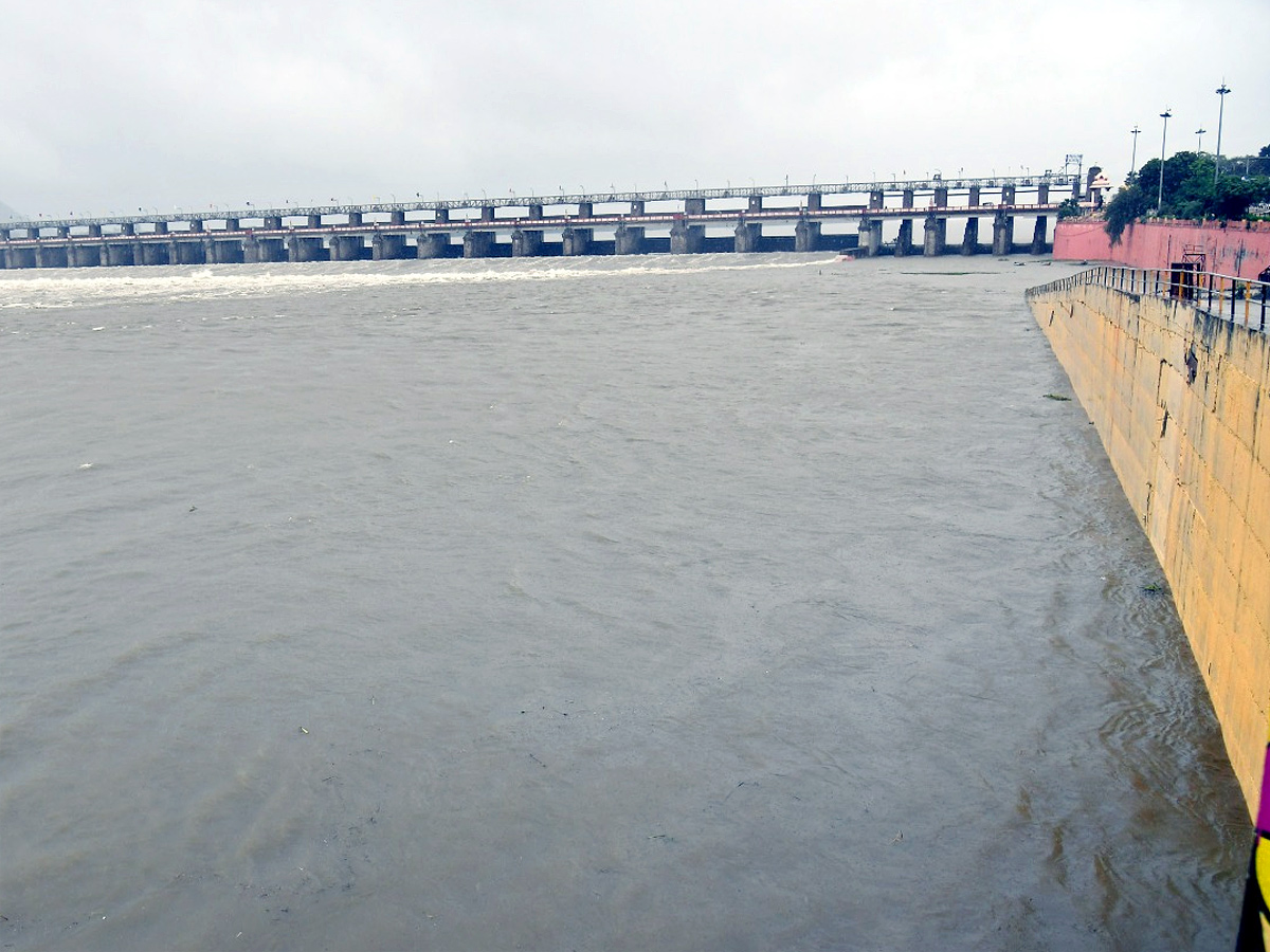 Heavy rains cause disruption in several parts of Andhra Pradesh Photos13