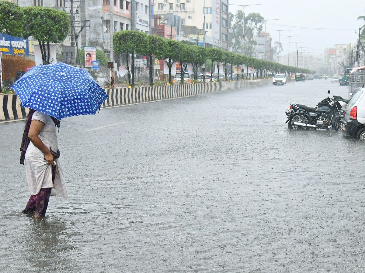 Heavy rains cause disruption in several parts of Andhra Pradesh Photos20