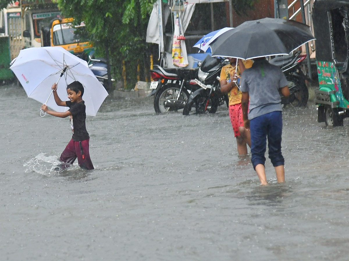 Heavy rains cause disruption in several parts of Andhra Pradesh Photos24