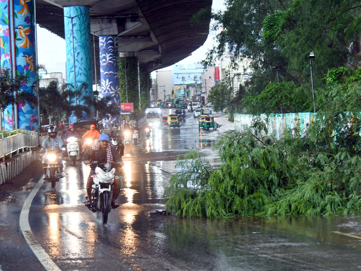 Heavy rains cause disruption in several parts of Andhra Pradesh Photos25