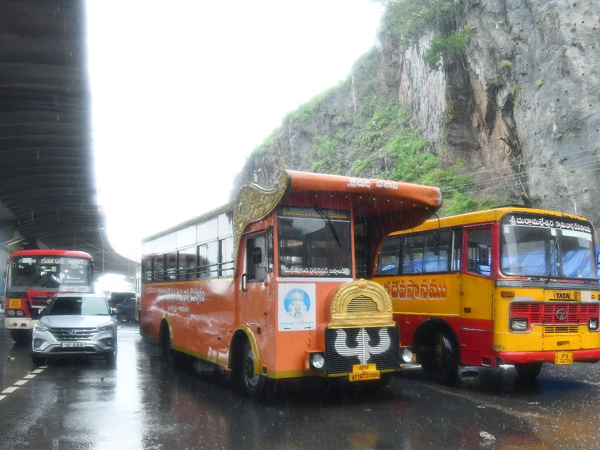 Heavy rains cause disruption in several parts of Andhra Pradesh Photos28