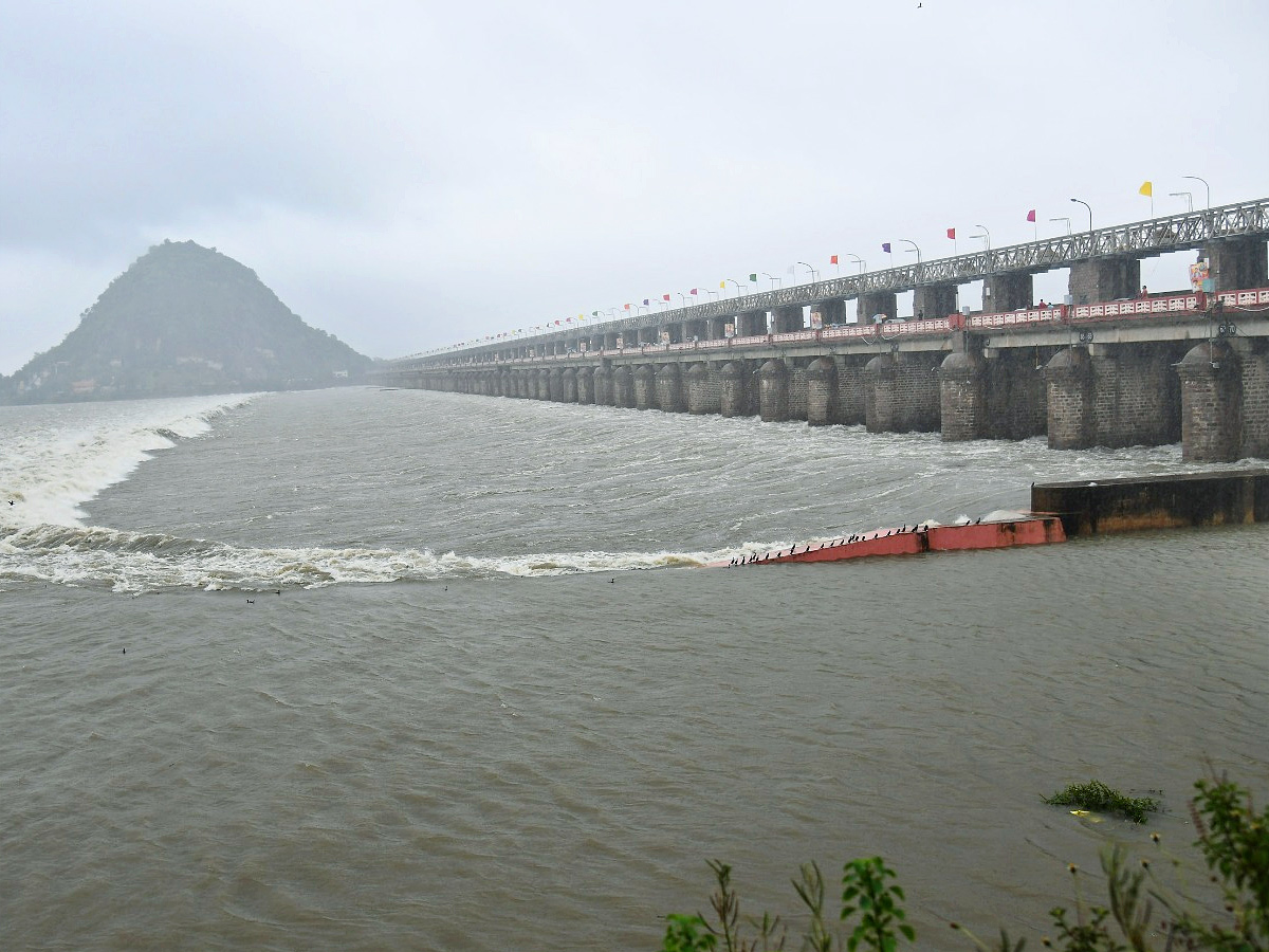 Heavy rains cause disruption in several parts of Andhra Pradesh Photos10