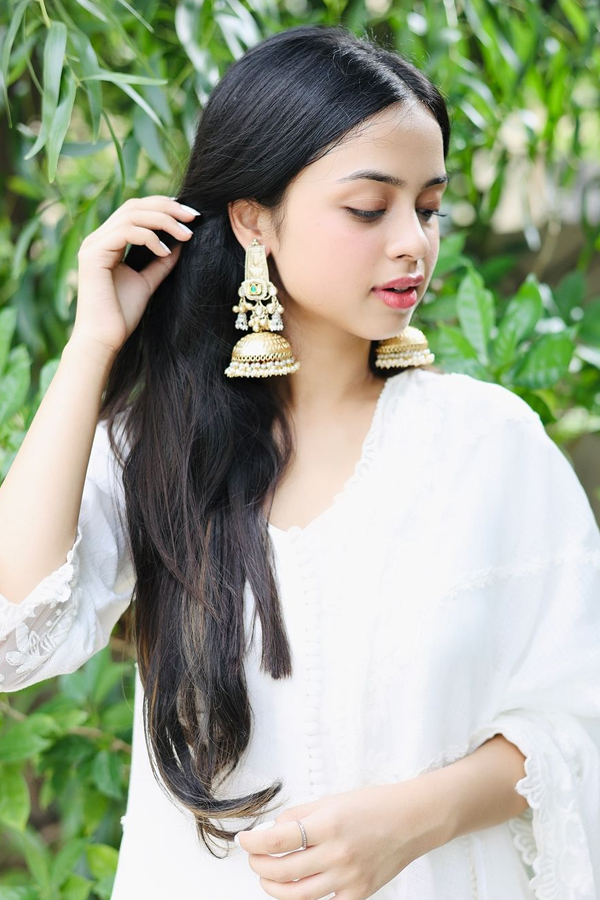 Laapataa Ladies Fame Nitanshi Goel Beautiful Photos In White Dress9