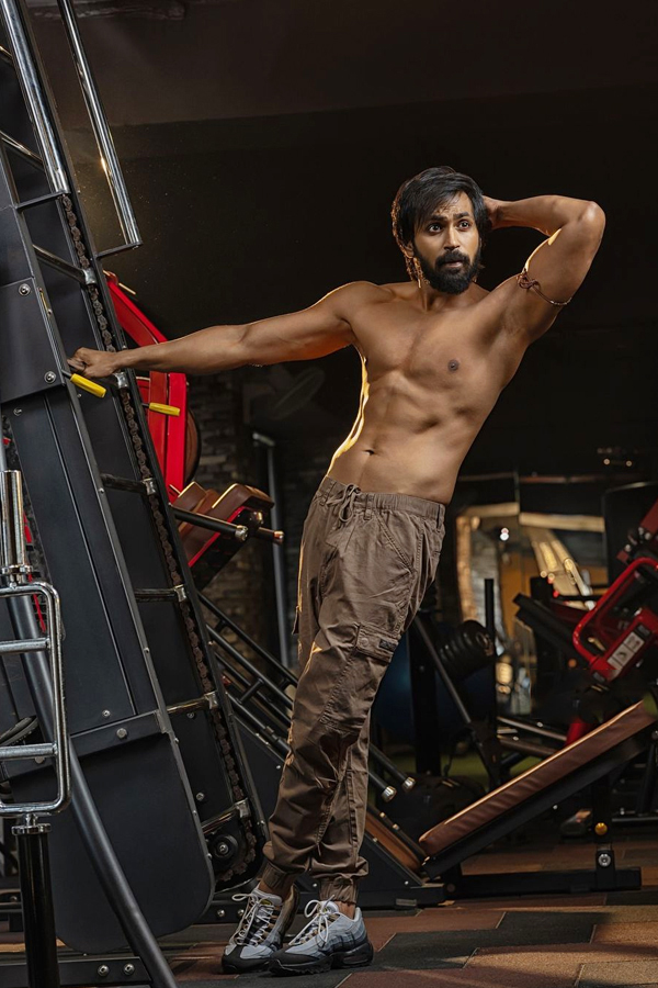 Bigg Boss Maanas Transformation With Six Pack Within One Year, Then And Now Photos Viral4