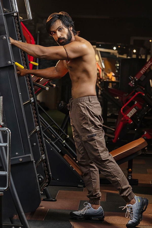 Bigg Boss Maanas Transformation With Six Pack Within One Year, Then And Now Photos Viral9