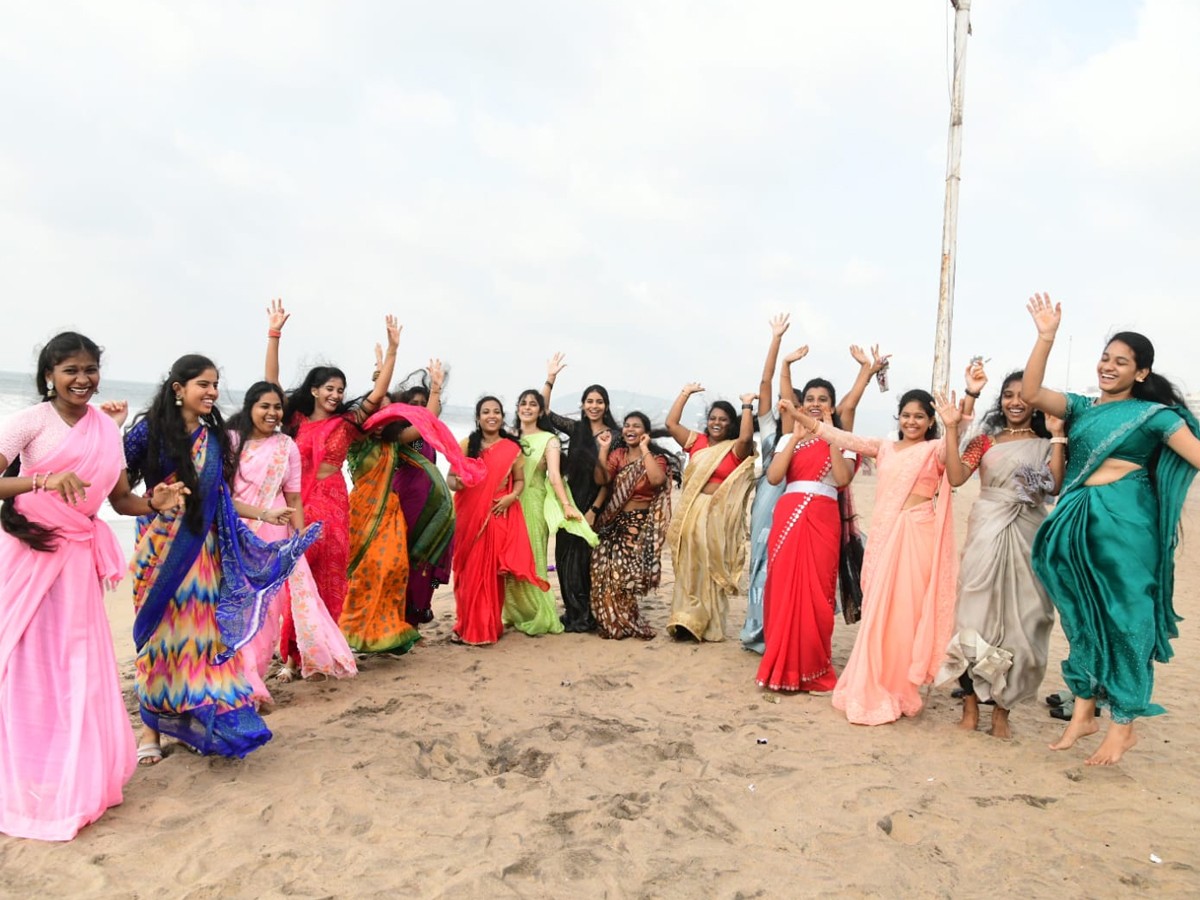Students Buzz At Visakha Beach On Friendship Day5